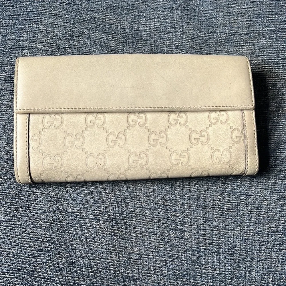 GUCCI light gray guccisima leather wallet